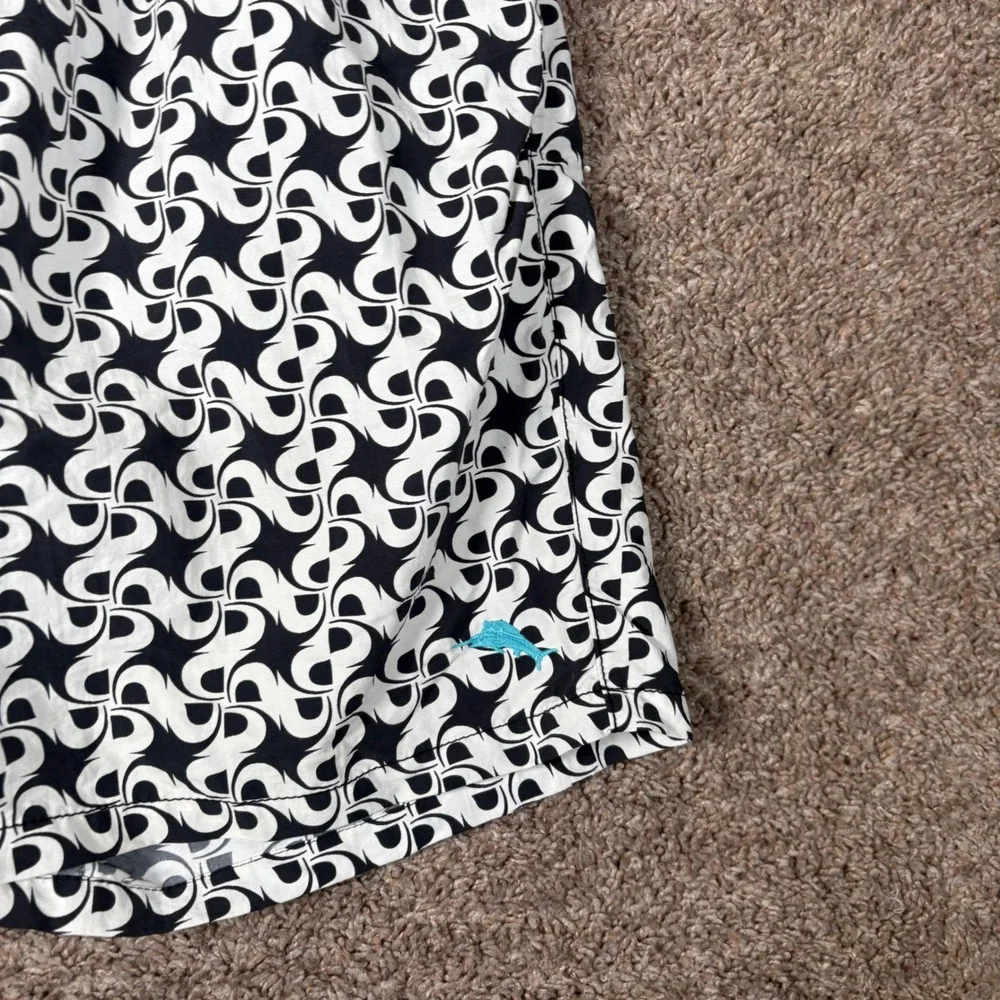 Tommy Bahama Relax Mens XL Swim Trunks Black White Geometric Wave Board Shorts - Picture 2 of 7